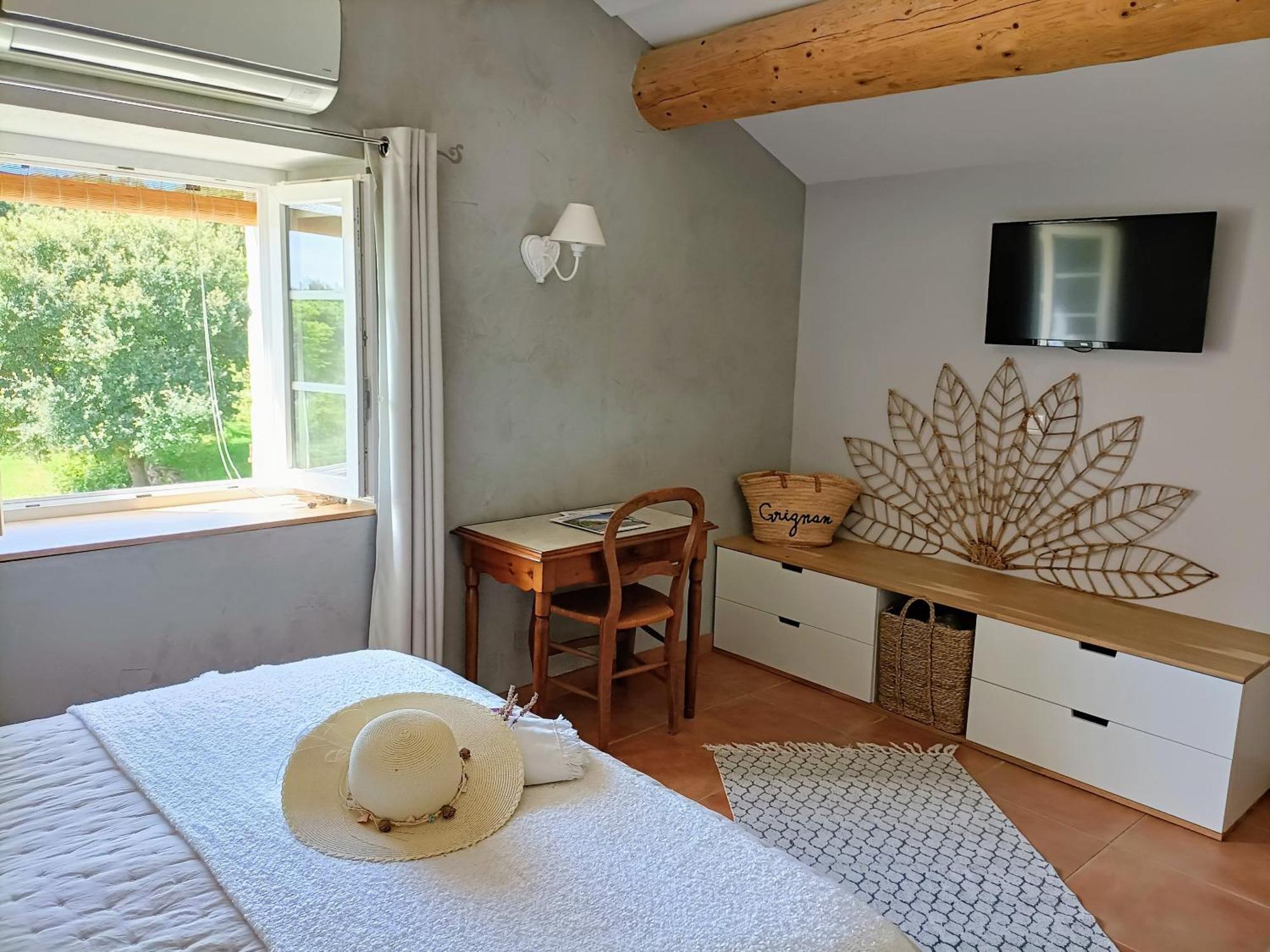 Готель La Ferme Les Eybrachas Reauville Номер фото